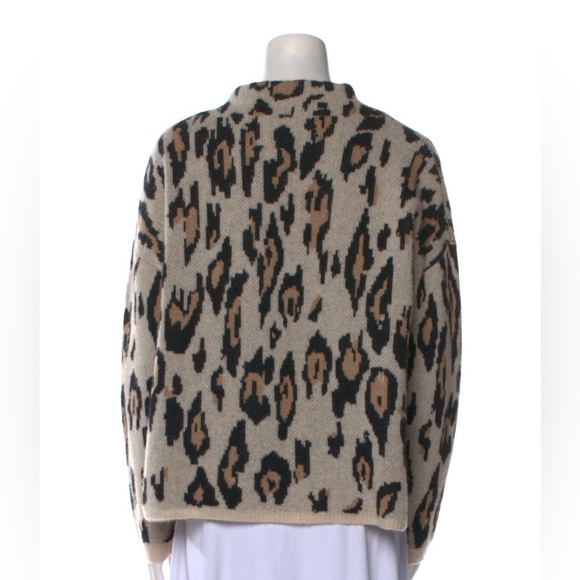 Sweaters - 100% cashmere leopard print sweater